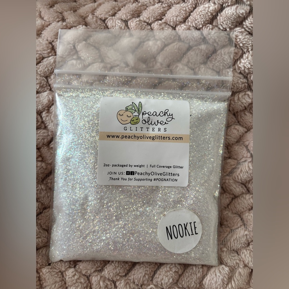Peachy Olive Nookie Iridescent White Glitter Powder